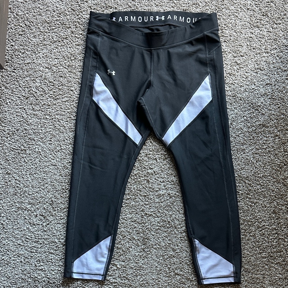 Under Armour leggings in dark gray with light purple
